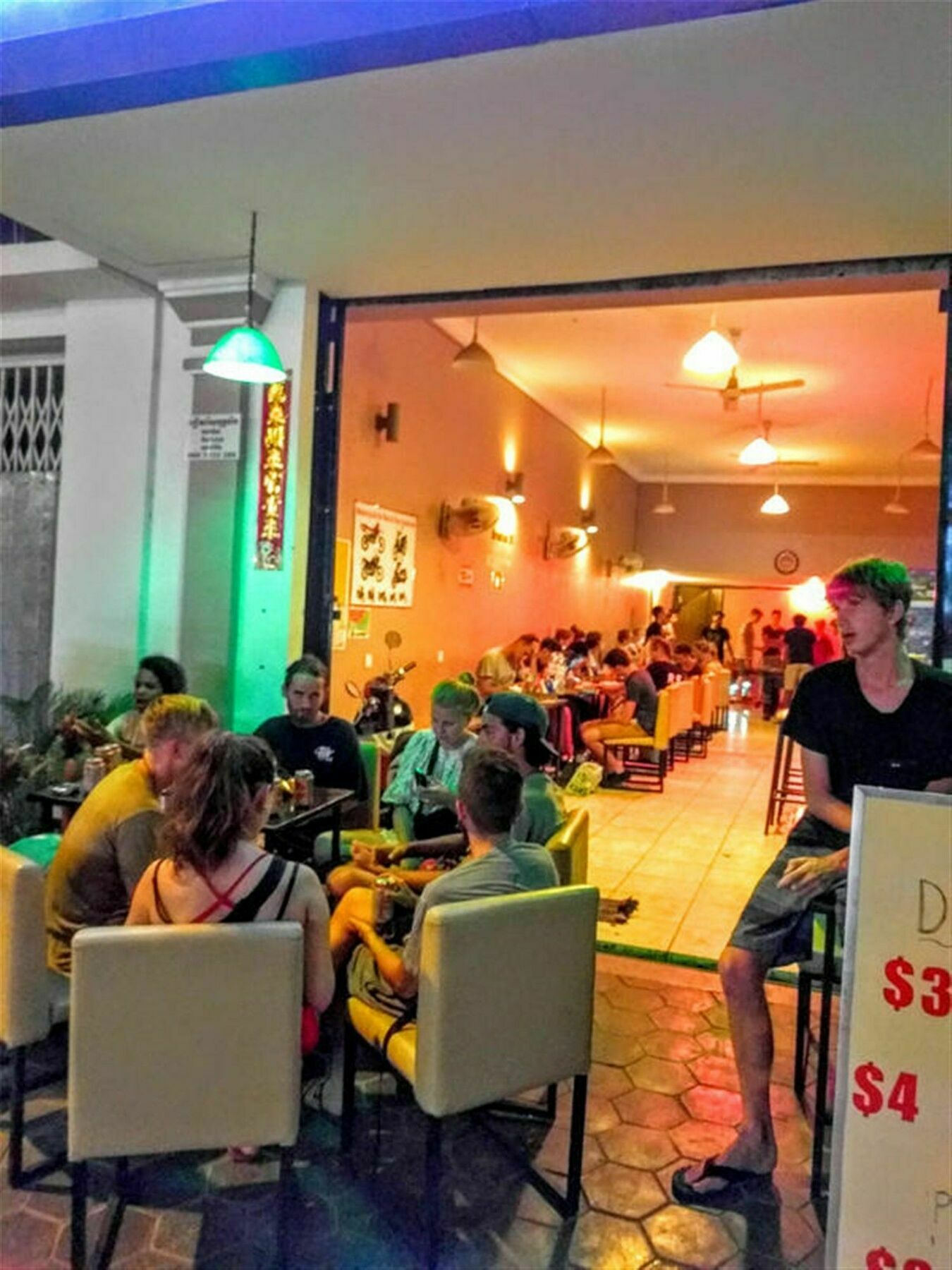 Hostel The Happy House Phnom Penh Exterior foto